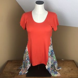 Yak n Yeti Short Sleeve Top w/ Floral Side Detail
